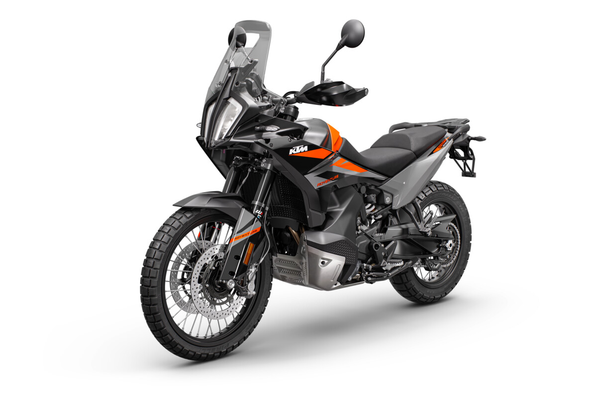 457278_890 ADVENTURE Black MY23 Front-Left_01 LAUNCH KTM PICTURES_VIDEO_EU_ Global