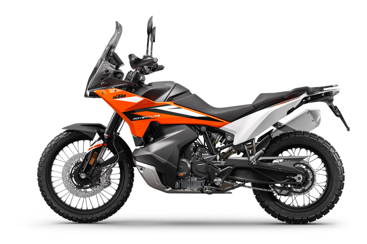 457293_890 ADVENTURE Orange MY23 90-Left_EU_ Global