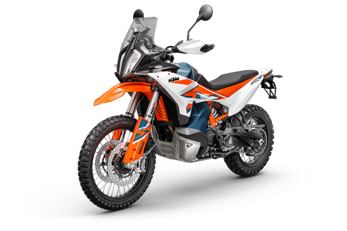 472654_890 ADVENTURE R MY23 Front-Left_02 Studio Images_EU_ Global