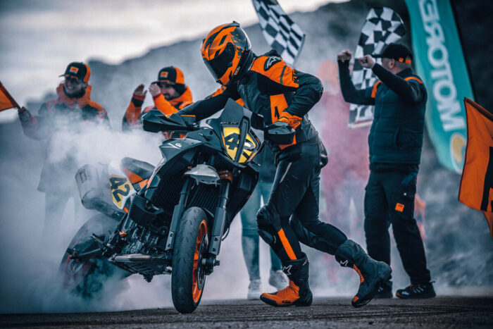 KTM 890 SMT – Image 5
