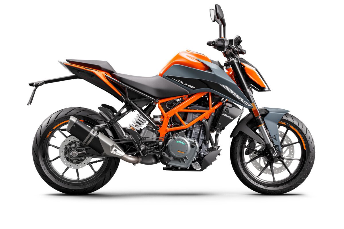 525054_MY23 KTM 390 DUKE LIQUID METAL R2R 90-Right_Studio